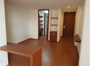 Alcoba Principal, Hall de Entrada, Vestier.